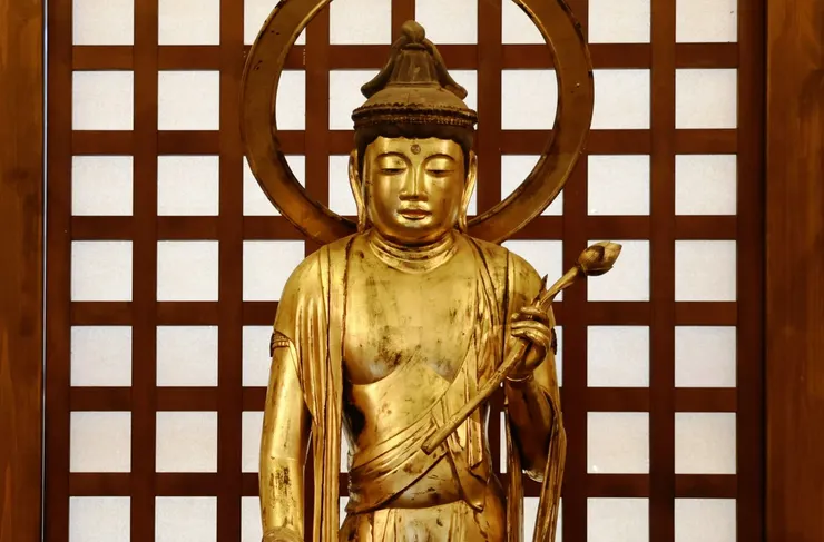 興聖寺的聖觀音菩薩立像。