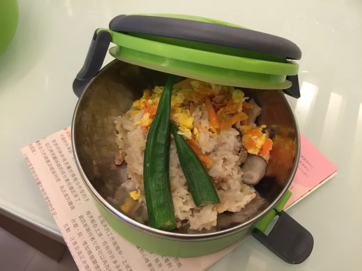 2020年之前，子祐的餐點是這樣再細剪過的食物。後來只能吃泥。