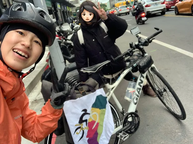 準備出門上班的F與環島第二天的我。