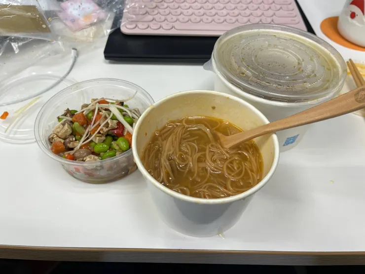 素麵線、滷花生，還有蒸臭豆腐吃光光沒拍到。