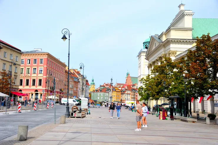 【搭公車在皇家城堡廣場前下車】