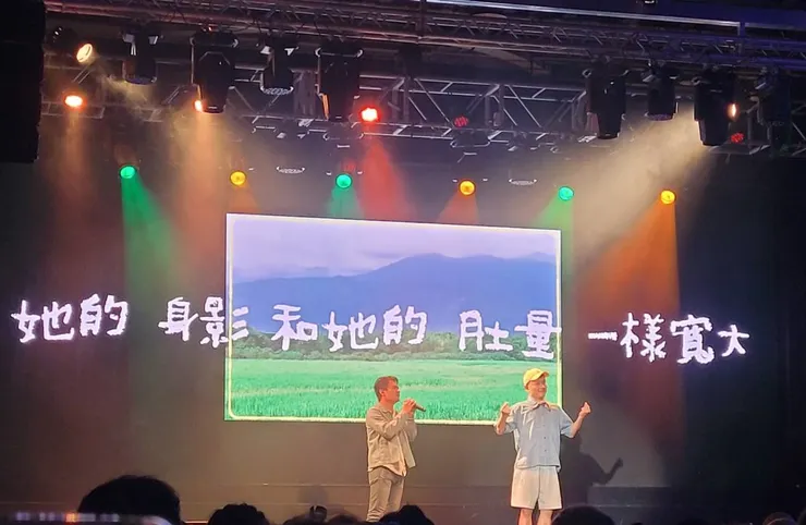 演員郭耀仁、手語表演者蕭匡宇