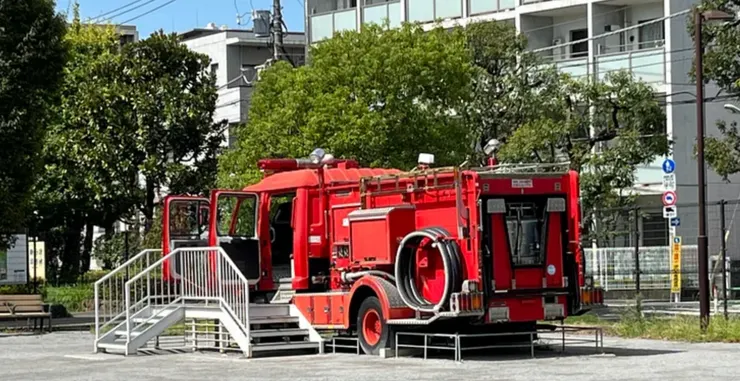 萩中公園消防車（可以入內乘坐）