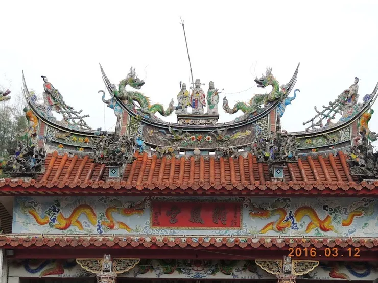 屋脊交趾陶及剪黏工藝（圖片截圖於網路）