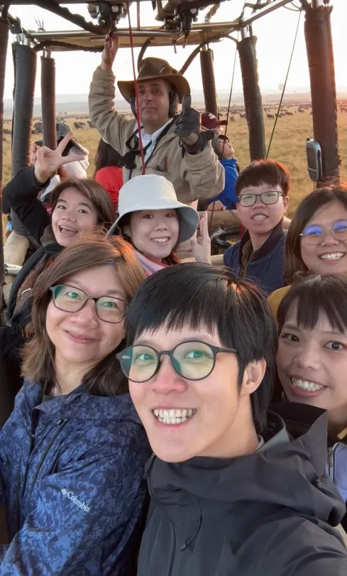 最後附上一張 大家在熱氣球上笑開懷的照片 給大家參考早上6點的穿搭