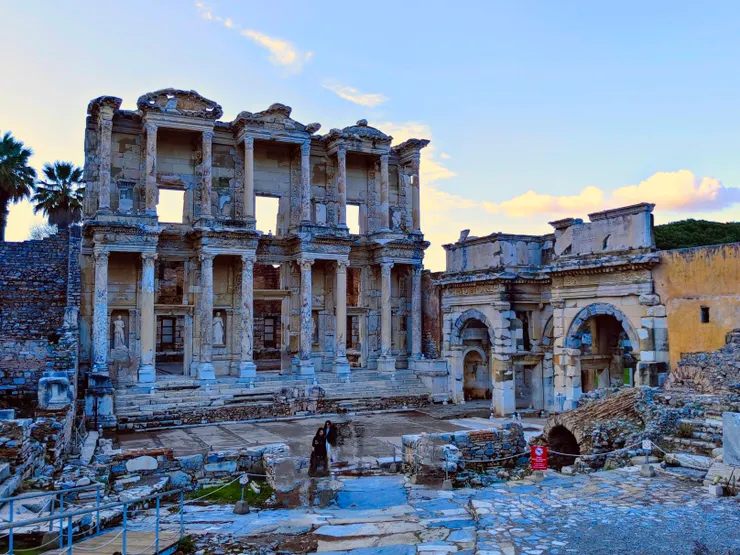 土耳其艾菲索斯Ephesus於2015年登錄世界文化遺產,亦為古代七大奇蹟之一。艾菲索斯為古希臘人所建立的城市,相傳聖母瑪利亞在此終老。