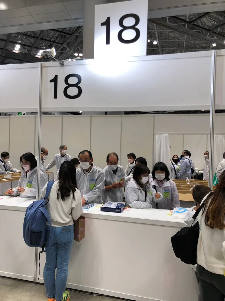 領物資窗口滿多的