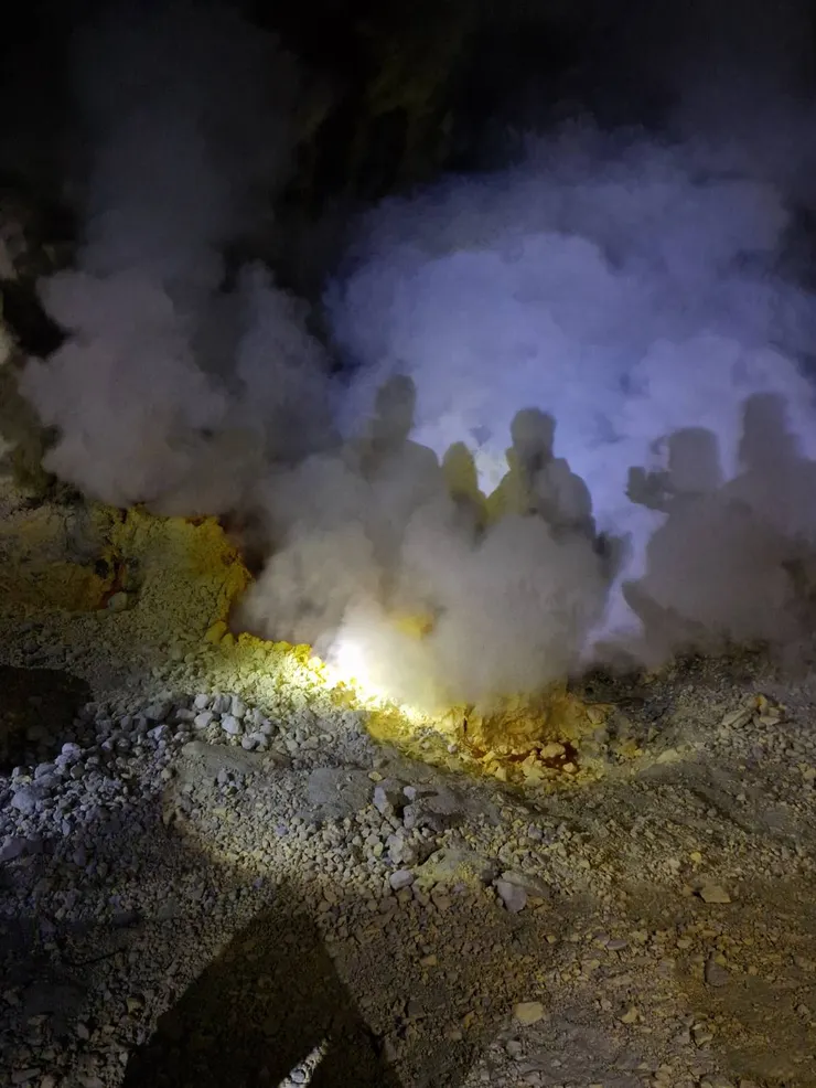 產硫磺的火山口