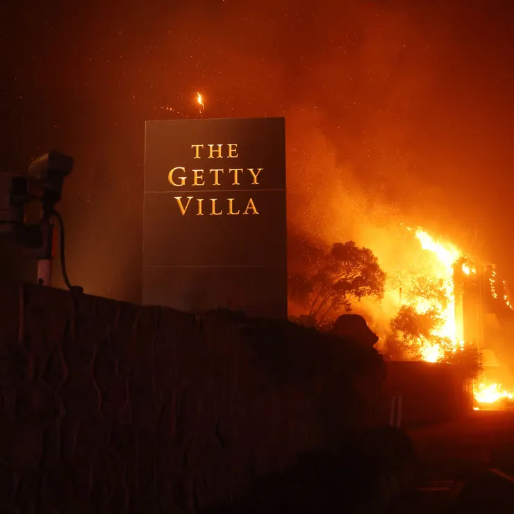 1月7日時受到野火威脅的蓋堤別墅博物館周圍，圖片來源：David Swanson/AFP via Getty Images