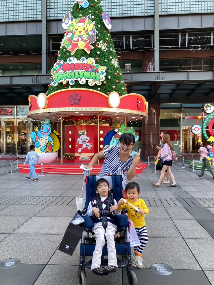 一起追聖誕樹是我們共同的回憶！