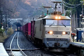 南今庄站位於北陸隧道北口附近，從車站就可以看到北陸隧道外的一座短隧道