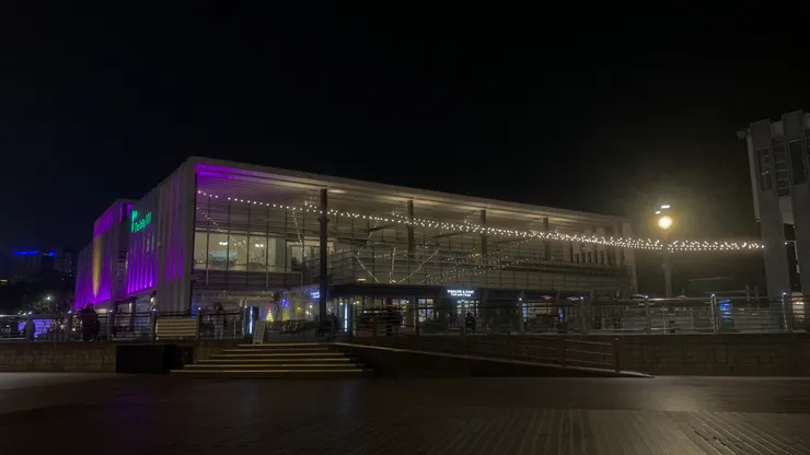 這邊有相當寬敞的座位區。