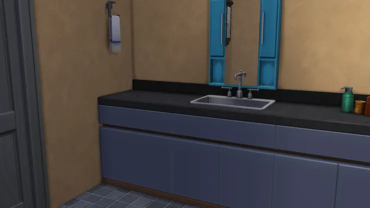 我才沒有刻意去掃櫃子，把東西拿出來後都不想(有時也不能)放回去。但有人很勤力。