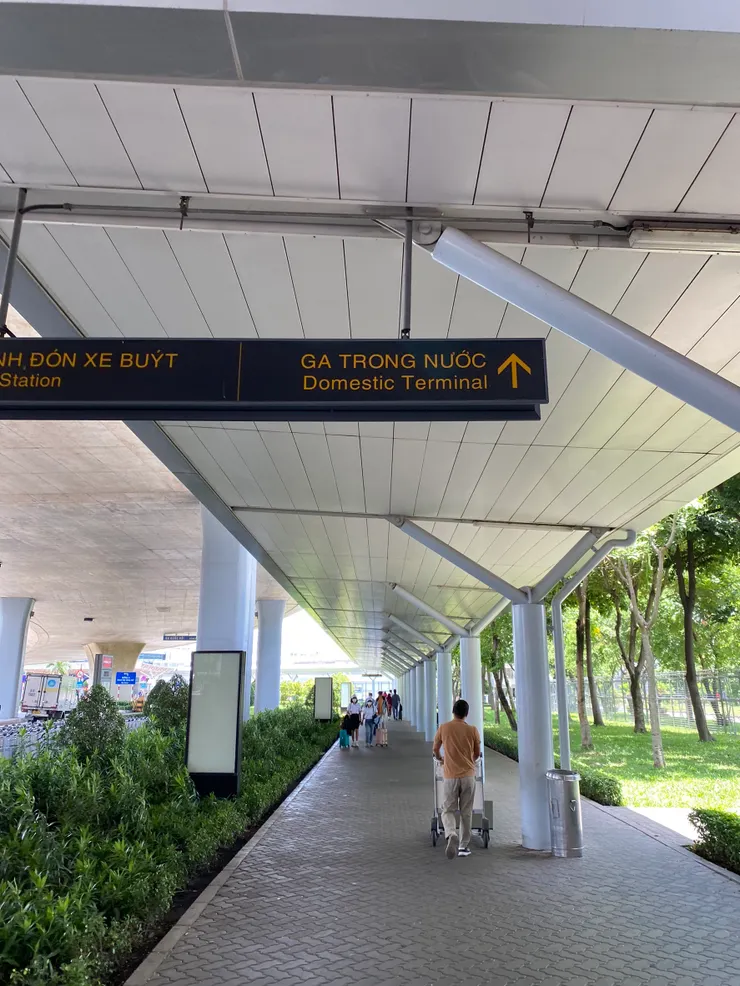 從這邊走過去到國內機場