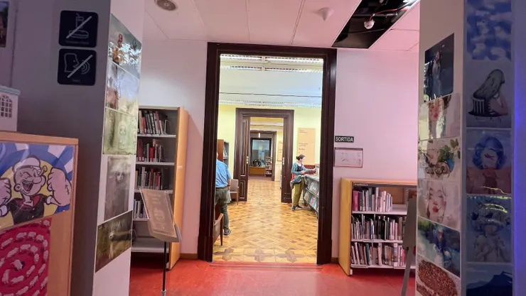 找廁所進了社區圖書館