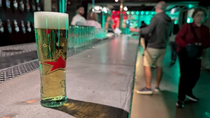 有一個小酒吧可以讓我們參觀之後休息聊天