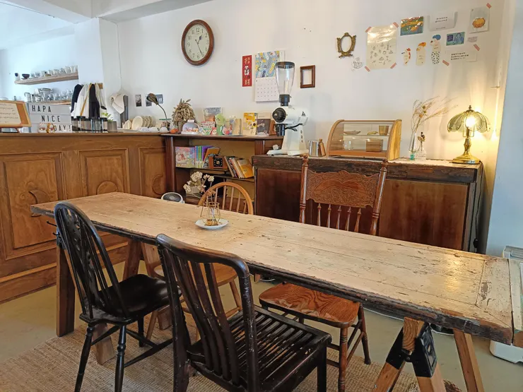 木質元素為主，打造復古空間