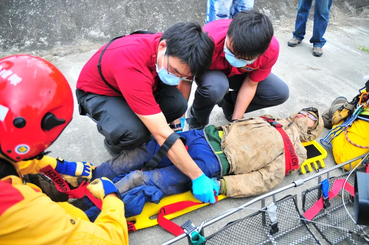 搭乘直升機抵達花蓮慈濟醫院