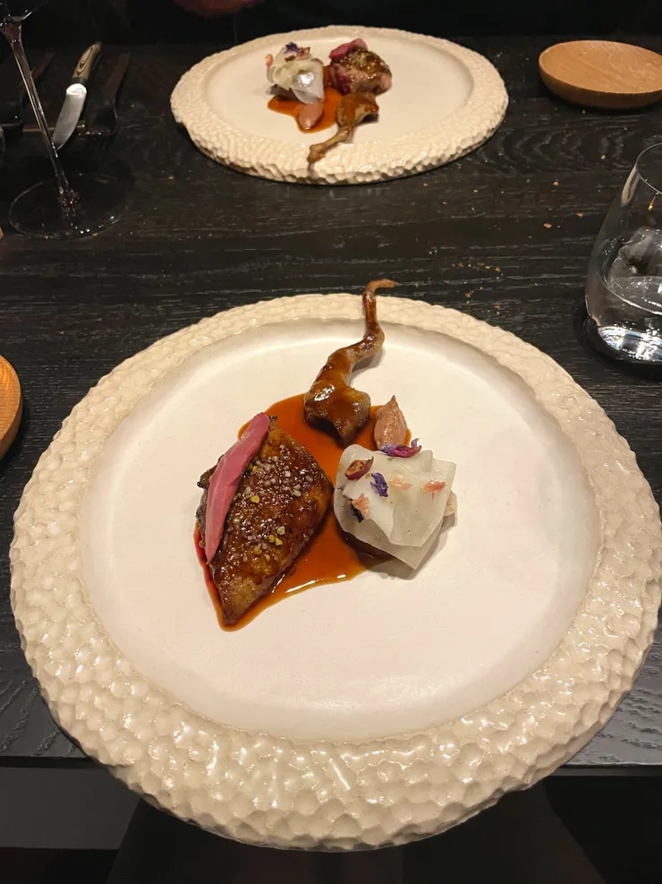 Pigeon from Poitou, caramelized turnips with honey, pollen and Damascus rose