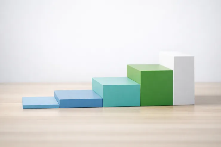 順序本身就是結構：先把「層級」站穩，才談功能與效率。