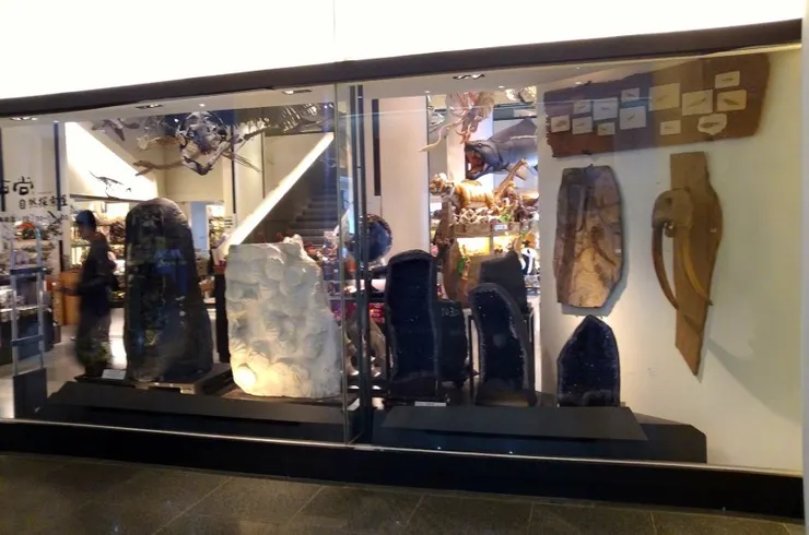 原本的正面櫥窗陳列