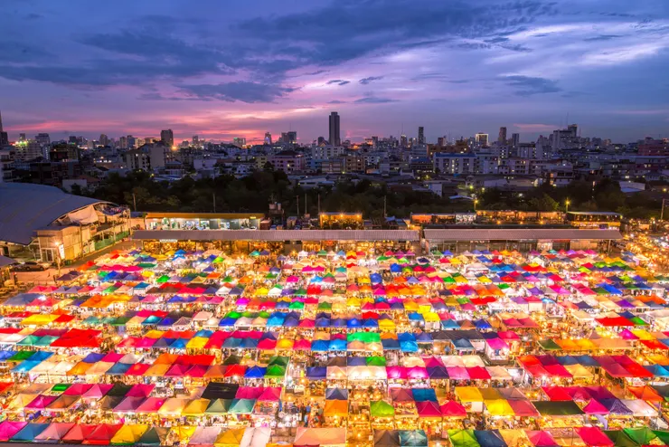 洽圖洽市集(Chatuchak market)，照片來源：Expedia