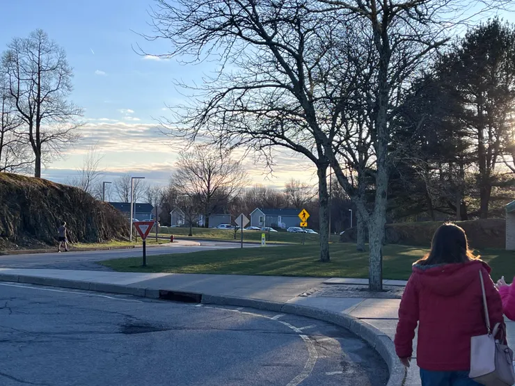 這張照片是我們打算下山前往超市買東西！