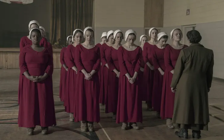 劇中「阿姨」訓斥使女的橋段