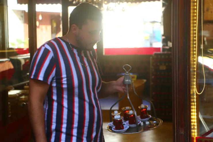 外送紅茶小哥，攝影於Safranbolu