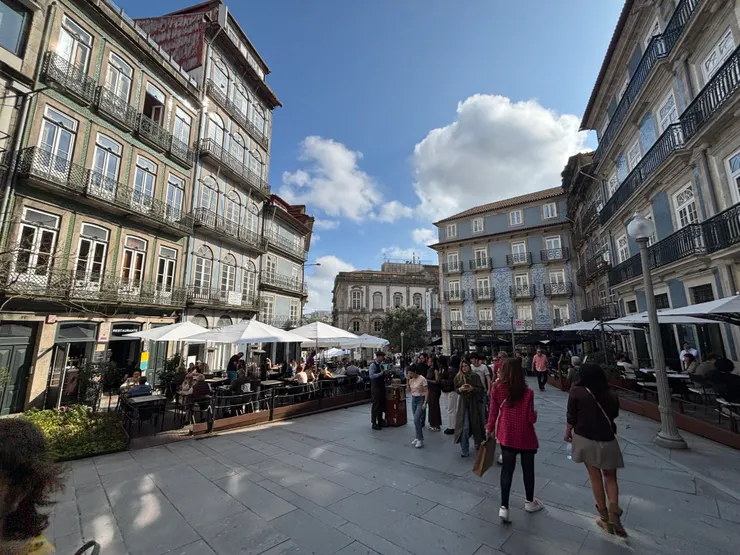 花街上的一角 常常有人駐唱