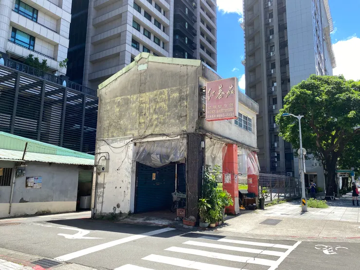 車前路29巷口、羅斯福路六段上昔日的鐵道倉庫