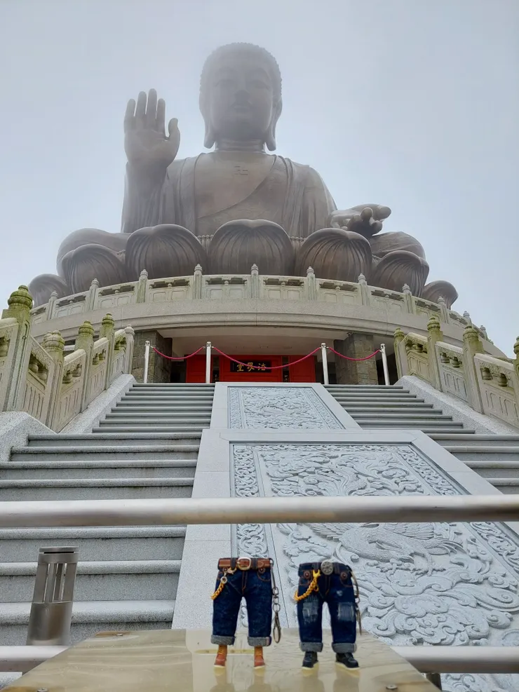 小牛仔褲與大佛合影