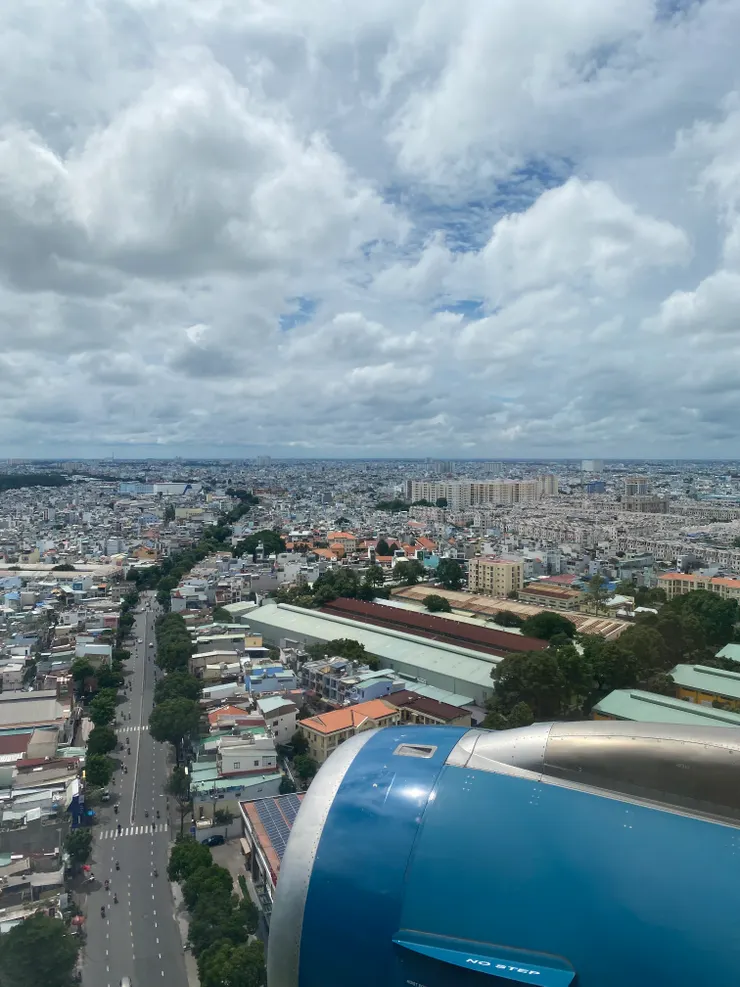 快抵達胡志明市是個大晴天