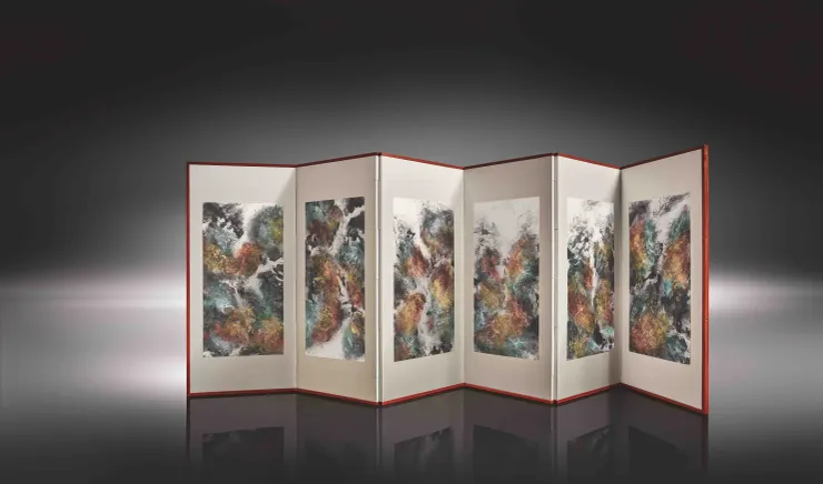 飛焰萬重山 Autumn fires all over mountains ,  金箔六曲屏風 , 2023, 103 x 276 x 2 cm 