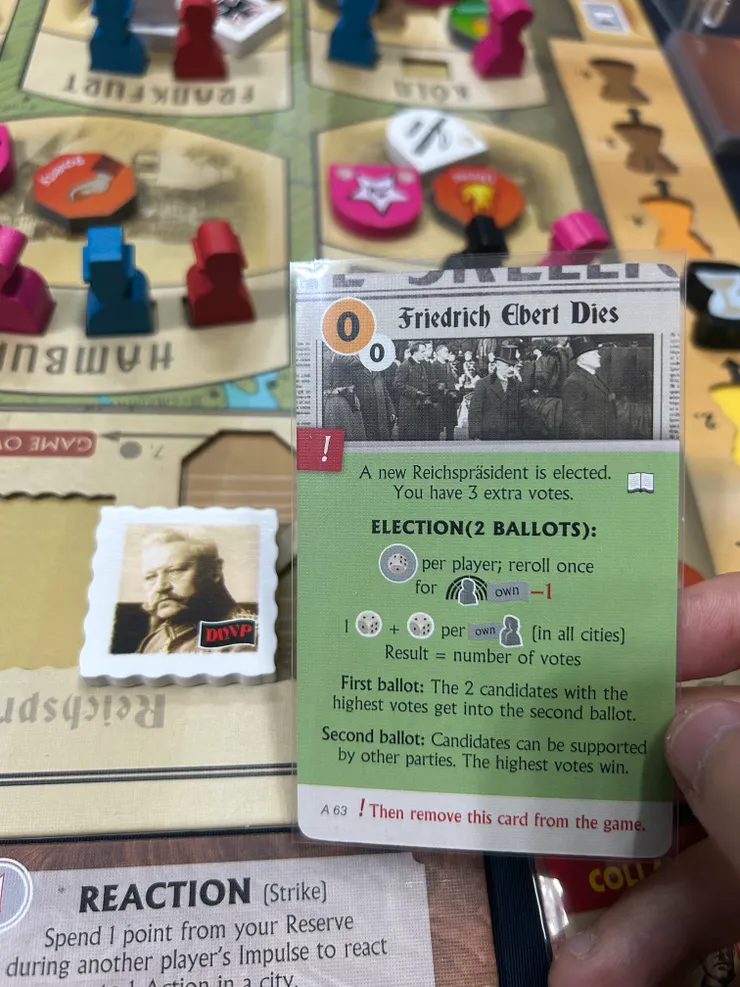 最後，我們選出了興登堡當總統，就像歷史的走向一樣，如果繼續符合史實，1933 年，他就會任命希特勒擔任總理。（當然，中間還經過了很多很多事）