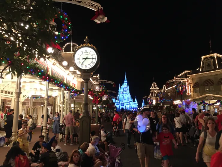 美國大街滿滿人潮