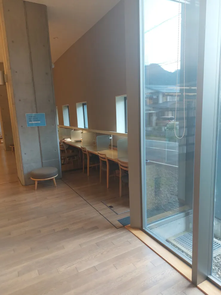 想不到圖書館內部竟然還有電影裡的取材場景，但是因為沒人幫我拍照，所以無法入坐還原電影場景，算是獨旅的一個小小的不方便吧~