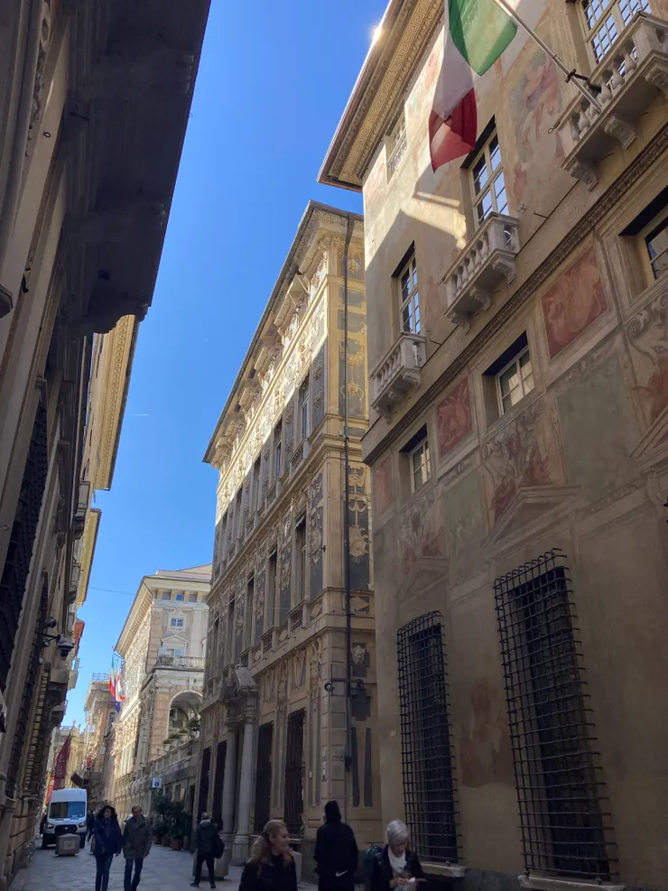 新街(Via Garibaldi)