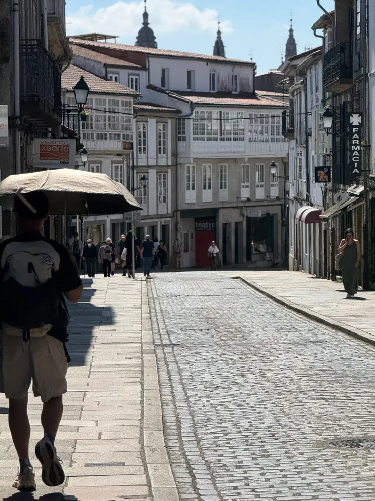 PM 5:09 從地標走到朝聖辦公室月還要40分鐘！！！哭倒～～