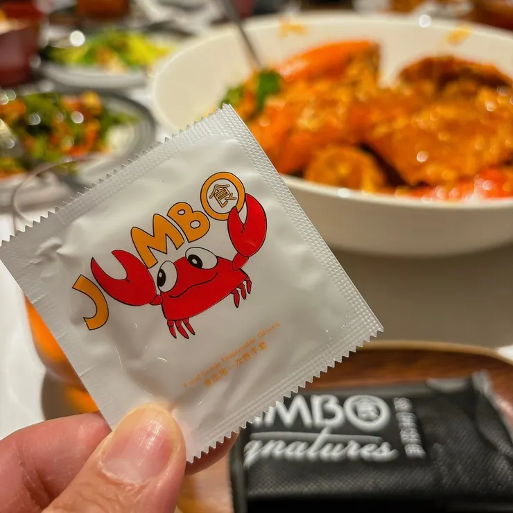 Jumbo的手套被好好地包裝，但這為什麼要做得那麼像某套？（圖片來源：辰心）