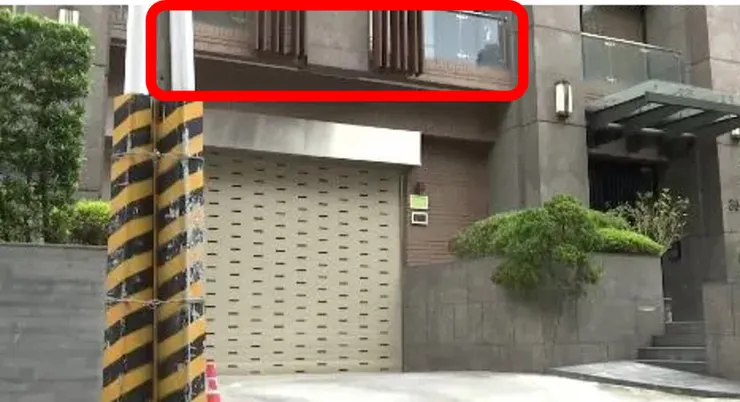 想像一下車子進出鐵捲門作動時的噪音震動