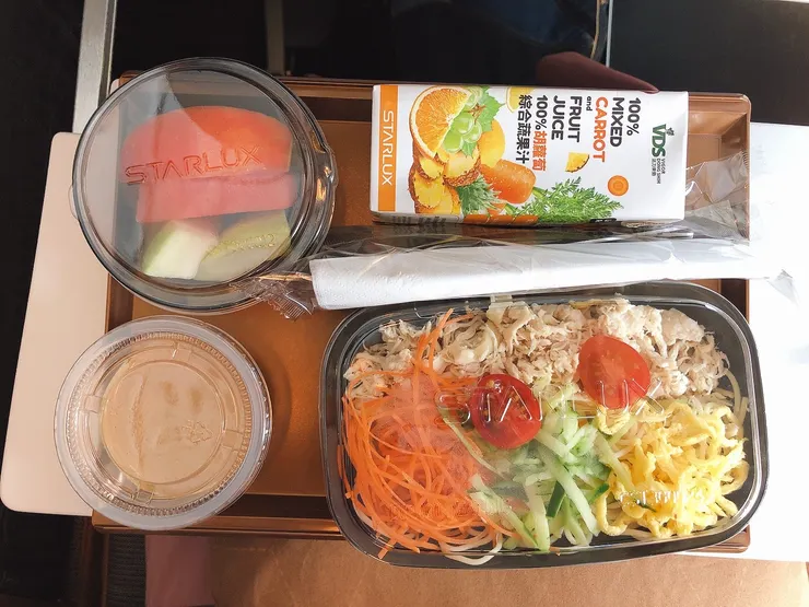 星宇去程飛機餐_涼麵