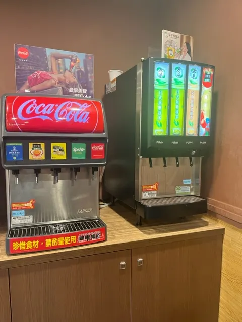 作者拍攝的無限暢飲飲料