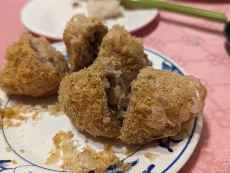 金獅樓的酥炸芋頭餃富有層次