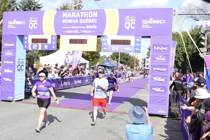 抵達時間 1:39:xx?!(我在橙色褲男人後面 XD)