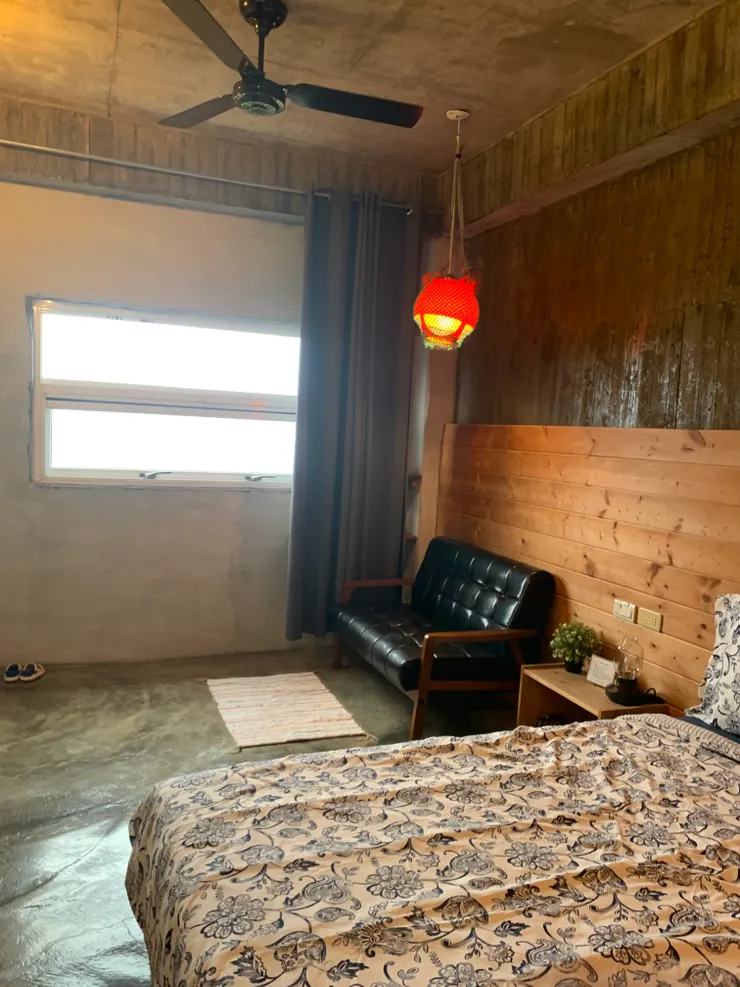 房內唯一的休閒就是坐在沙發發呆休息,沒有電視的陪伴,很適合跟自己對話