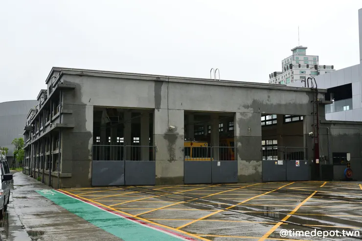 園區內建於日本時代的機關車庫，但卻沒有任何解說，彷彿不在園區內似的