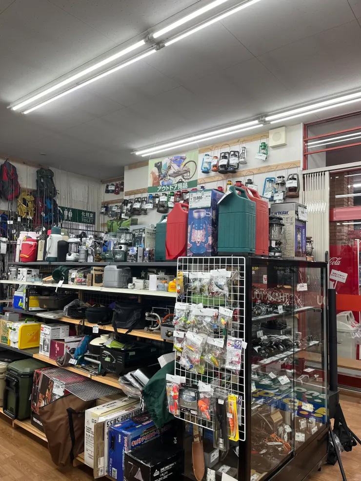 HARD OFF販售大量二手Outdoor用品，讓戶外活動愛好者來這邊挖寶。