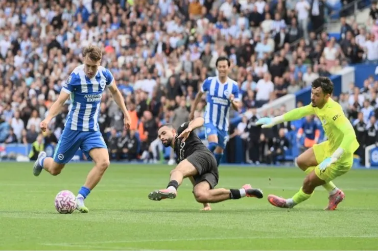 古達推過門將射入空門助白禮頓反勝2:1