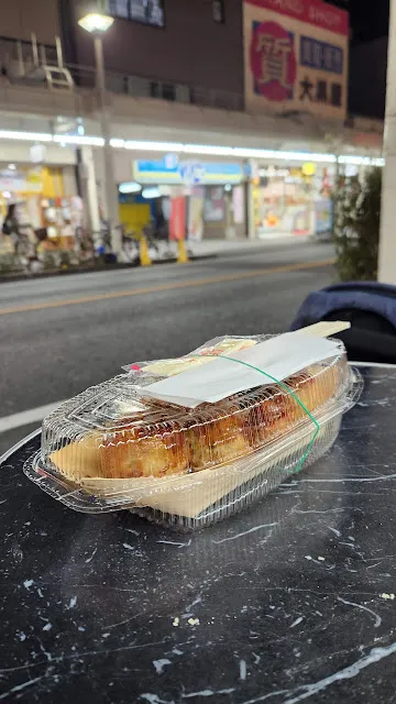 買個章魚燒和隊友充飢(來中部吃大阪貨 咦??)